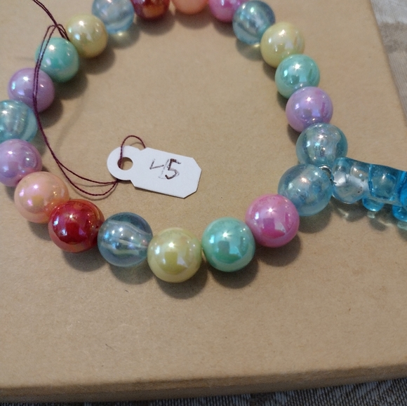Artemis's Gems custom-made beaded bracelet with gummy bear charm, rainbow - Picture 5 of 5